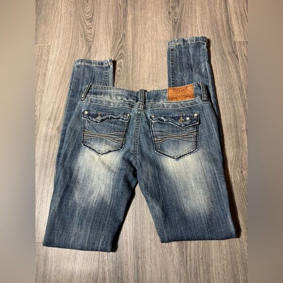 Almost Famous Distressed Skinny Leg Blue Jeans EPC Size 3 Excellent Preloved Con - Picture 2 of 6